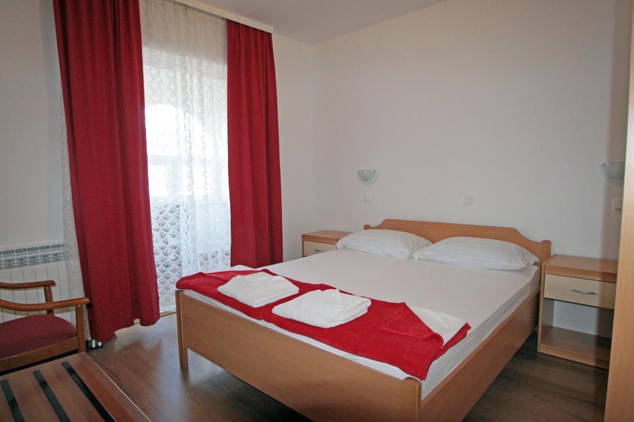Apartments By The Sea Vinjerac, Zadar - 5811 Zewnętrze zdjęcie