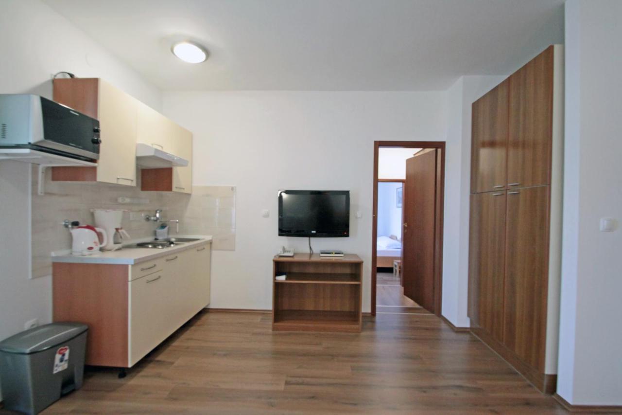 Apartments By The Sea Vinjerac, Zadar - 5811 Zewnętrze zdjęcie